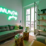 Apartment The Queen's Designer By Cadiz4rentals