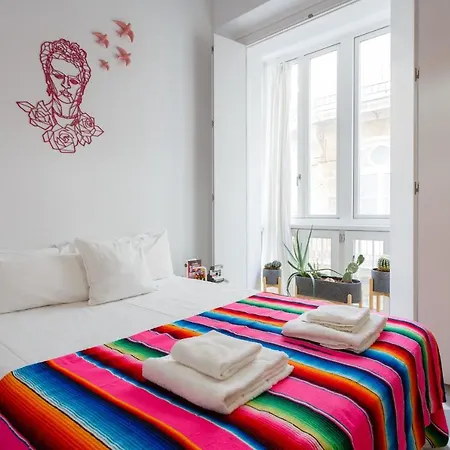 Apartment The Queen's Designer By Cadiz4rentals