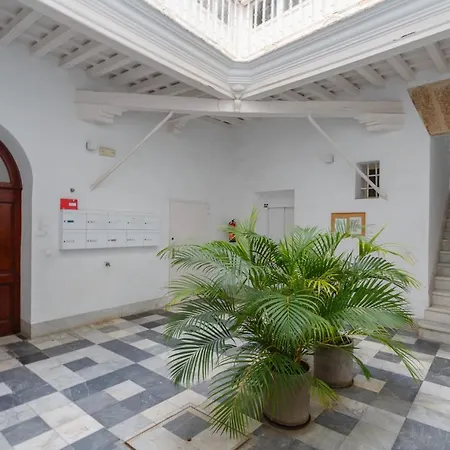 The Queen's Designer By Cadiz4rentals Apartment *