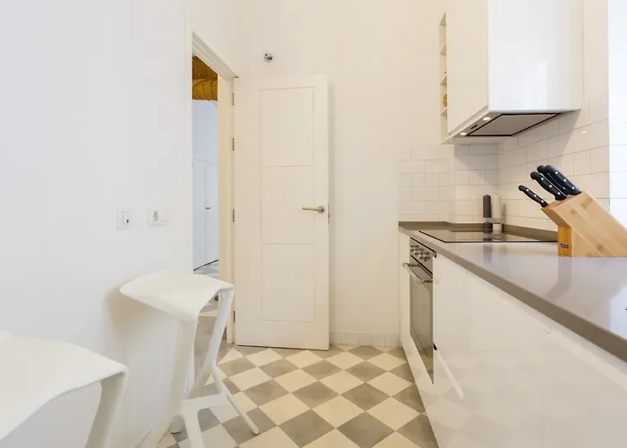 The Queen's Designer By Cadiz4rentals