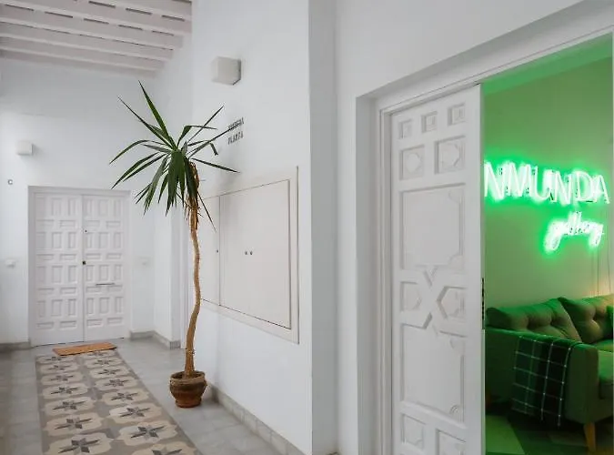 The Queen's Designer By Cadiz4rentals Apartment *