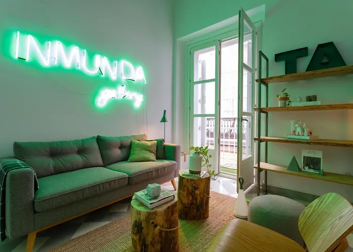 Apartment The Queen's Designer By Cadiz4rentals