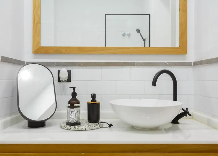 Apartment The Queen's Designer By Cadiz4rentals