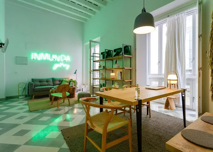 The Queen's Designer By Cadiz4rentals Apartment *