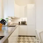 The Queen's Designer By Cadiz4rentals