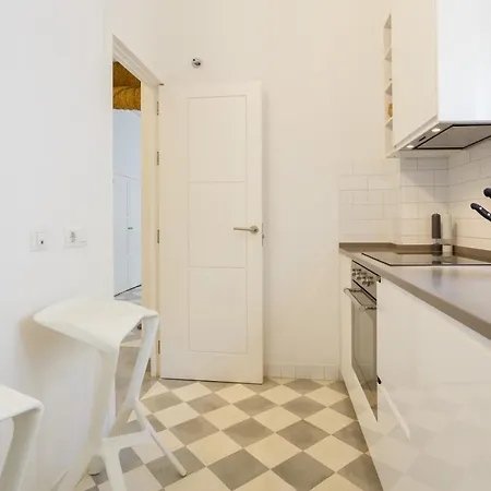 The Queen's Designer By Cadiz4rentals