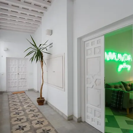 The Queen's Designer By Cadiz4rentals Apartment *
