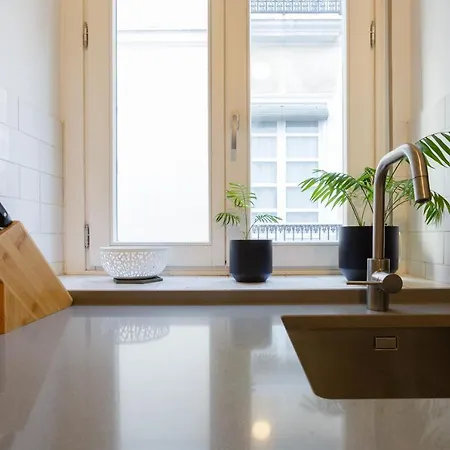 Apartment The Queen's Designer By Cadiz4rentals Cadiz