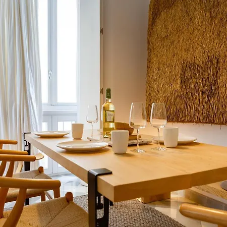 The Queen's Designer By Cadiz4rentals *