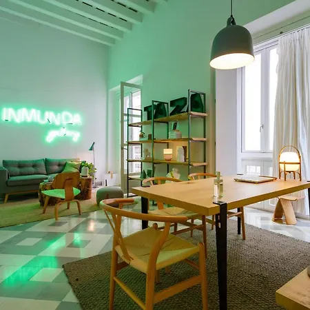 The Queen's Designer By Cadiz4rentals Apartment *