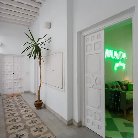 Apartment The Queen's Designer By Cadiz4rentals