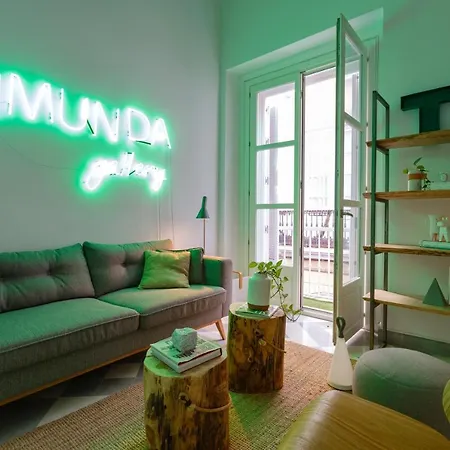 Apartment The Queen's Designer By Cadiz4rentals