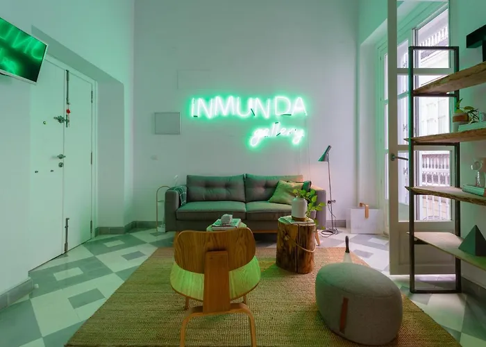 The Queen's Designer By Cadiz4rentals *